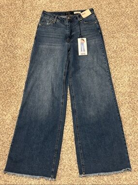 NWT BCBGeneration High Rise Wide Leg Jeans 29